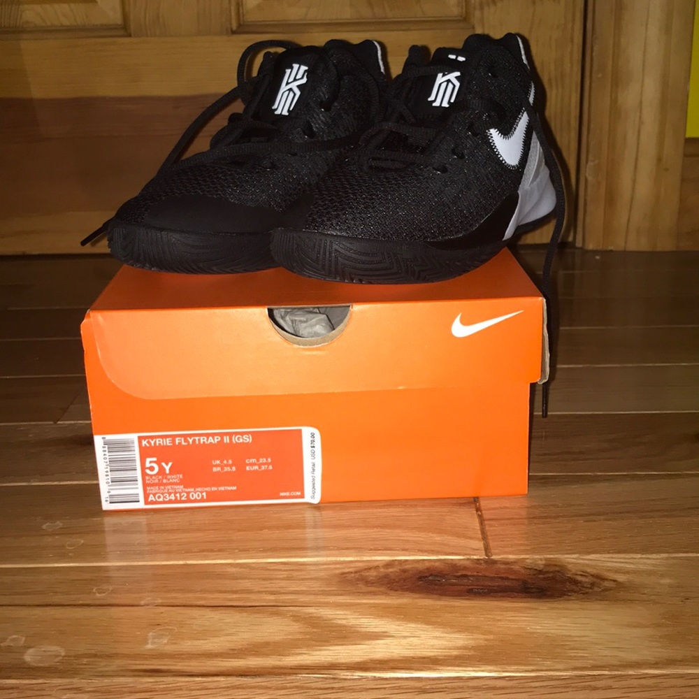 KYRIE FLYTRAP BASKETBALL SHOES!